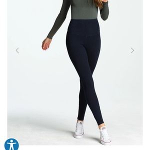 NWT ⭐️⭐️YUMMIE- Womens Denim Shaping Legging. Size S.
